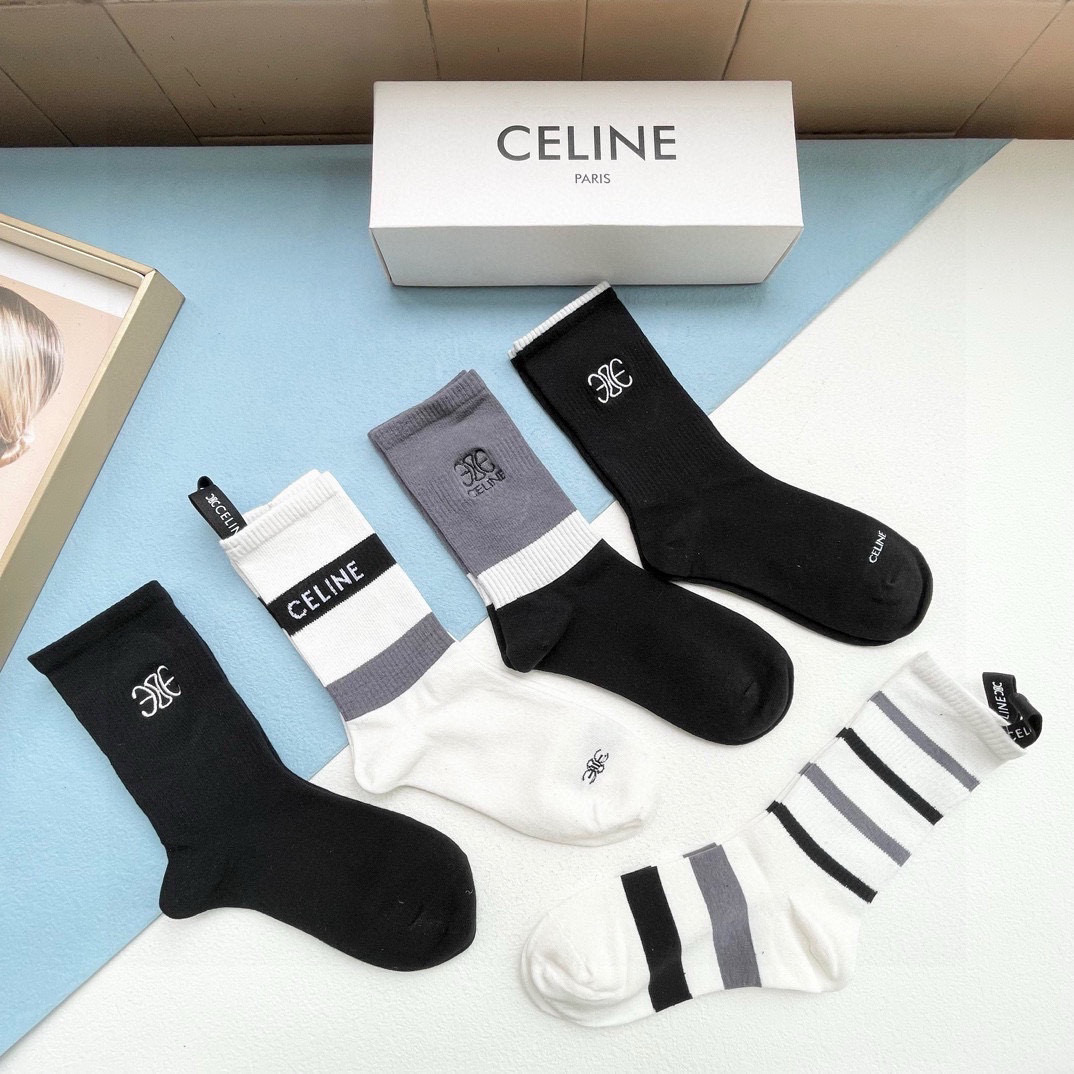  配包装【一盒五双】CELINE · 赛琳❗️高品质🔥超级爆款网红袜子❗️ce家官网同步刺绣字母中筒袜，