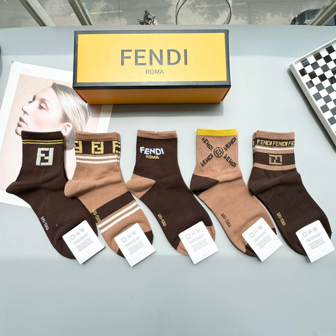  配包装【一盒五双】FENDI · 芬迪❗️大F新品男女款秋冬款中筒袜子❗️超级经典的双F标志，纯棉材质