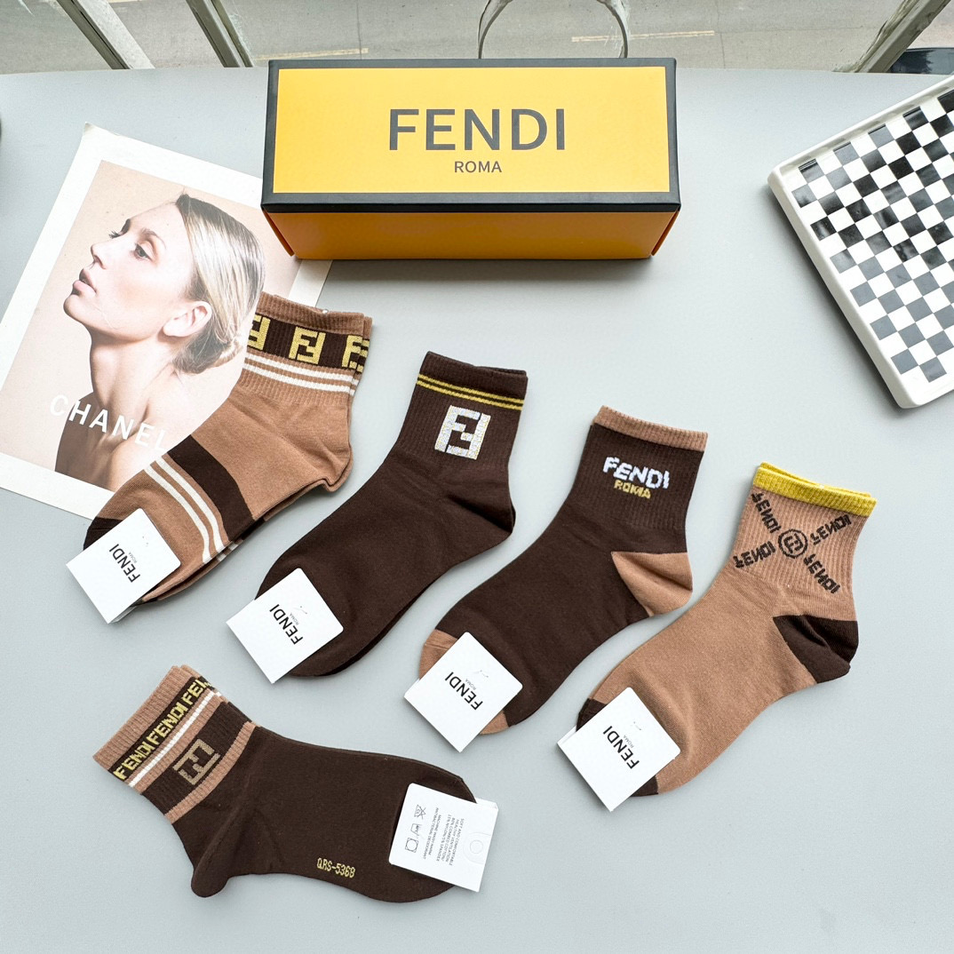  配包装【一盒五双】FENDI · 芬迪❗️大F新品男女款秋冬款中筒袜子❗️超级经典的双F标志，纯棉材质