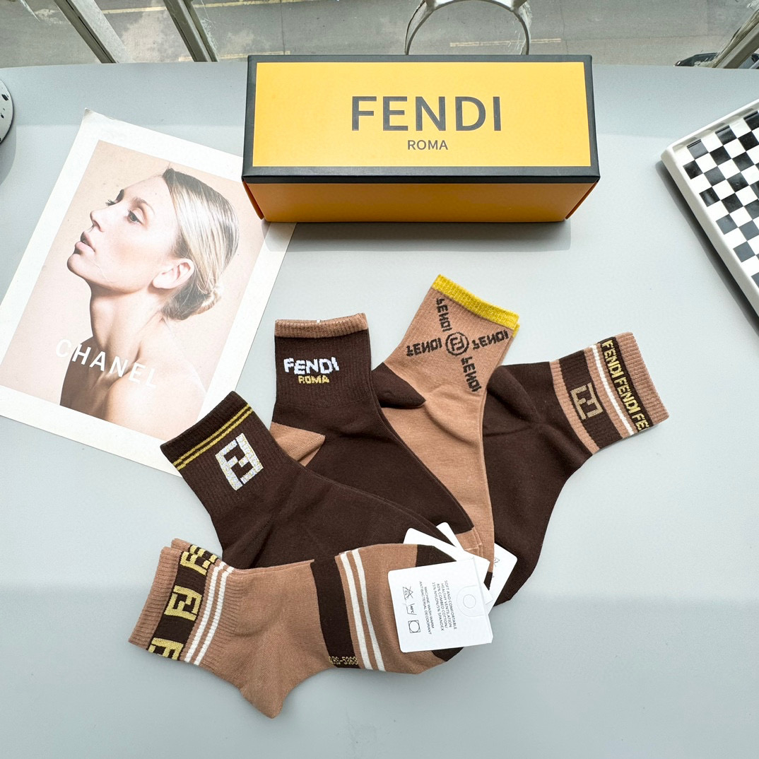  配包装【一盒五双】FENDI · 芬迪❗️大F新品男女款秋冬款中筒袜子❗️超级经典的双F标志，纯棉材质