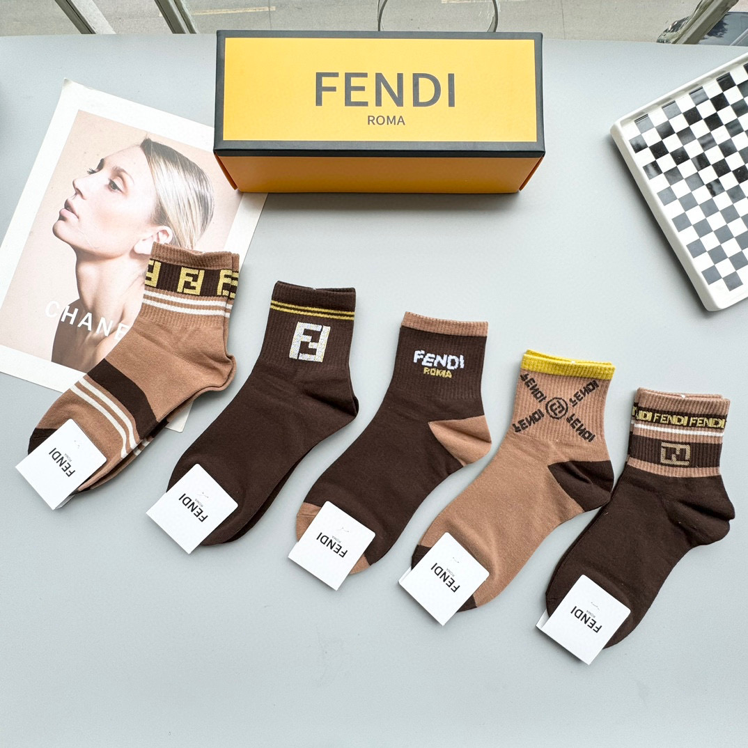  配包装【一盒五双】FENDI · 芬迪❗️大F新品男女款秋冬款中筒袜子❗️超级经典的双F标志，纯棉材质