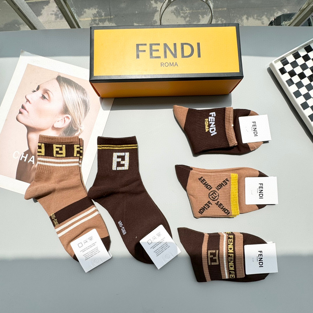 配包装【一盒五双】FENDI · 芬迪❗️大F新品男女款秋冬款中筒袜子❗️超级经典的双F标志，纯棉材质