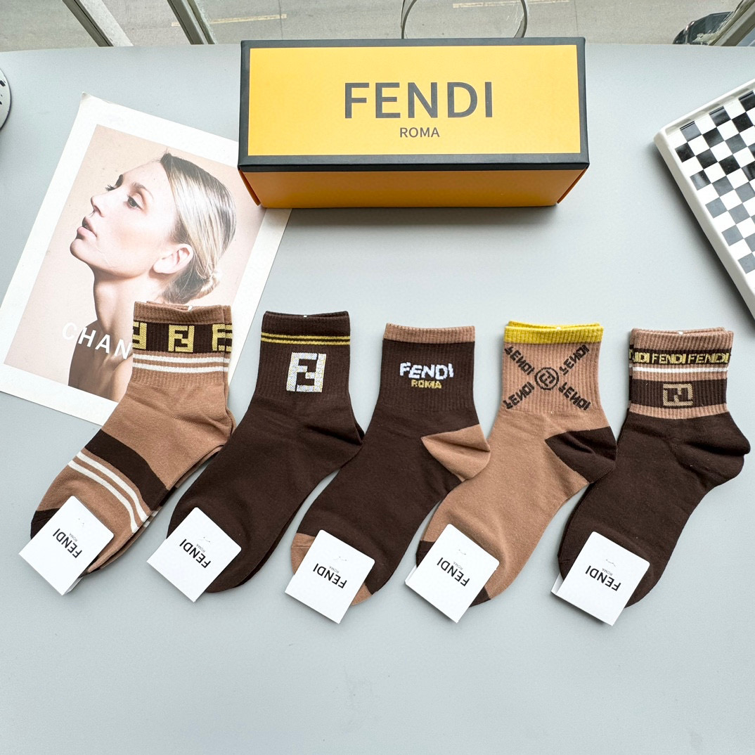  配包装【一盒五双】FENDI · 芬迪❗️大F新品男女款秋冬款中筒袜子❗️超级经典的双F标志，纯棉材质