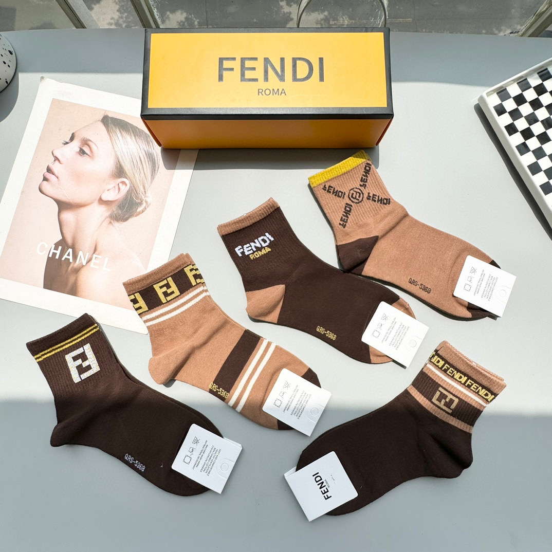 配包装【一盒五双】FENDI · 芬迪❗️大F新品男女款秋冬款中筒袜子❗️超级经典的双F标志，纯棉材质