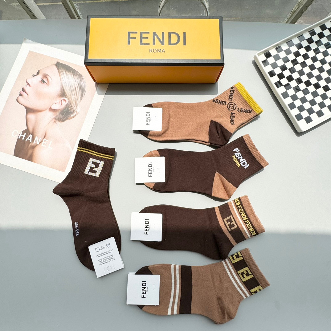  配包装【一盒五双】FENDI · 芬迪❗️大F新品男女款秋冬款中筒袜子❗️超级经典的双F标志，纯棉材质