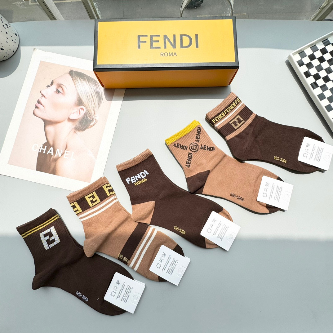  配包装【一盒五双】FENDI · 芬迪❗️大F新品男女款秋冬款中筒袜子❗️超级经典的双F标志，纯棉材质