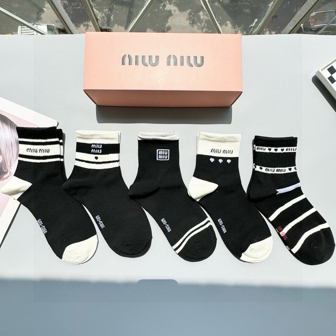   配包装【一盒五双】miumiu · 缪缪❗️高品质🔥超级爆款网红袜子❗️miu家官网同步字母中筒袜，