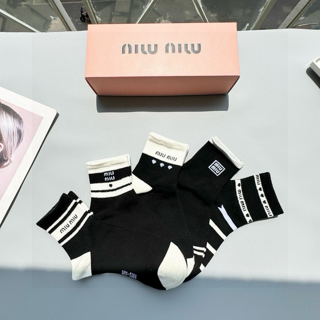   配包装【一盒五双】miumiu · 缪缪❗️高品质🔥超级爆款网红袜子❗️miu家官网同步字母中筒袜，