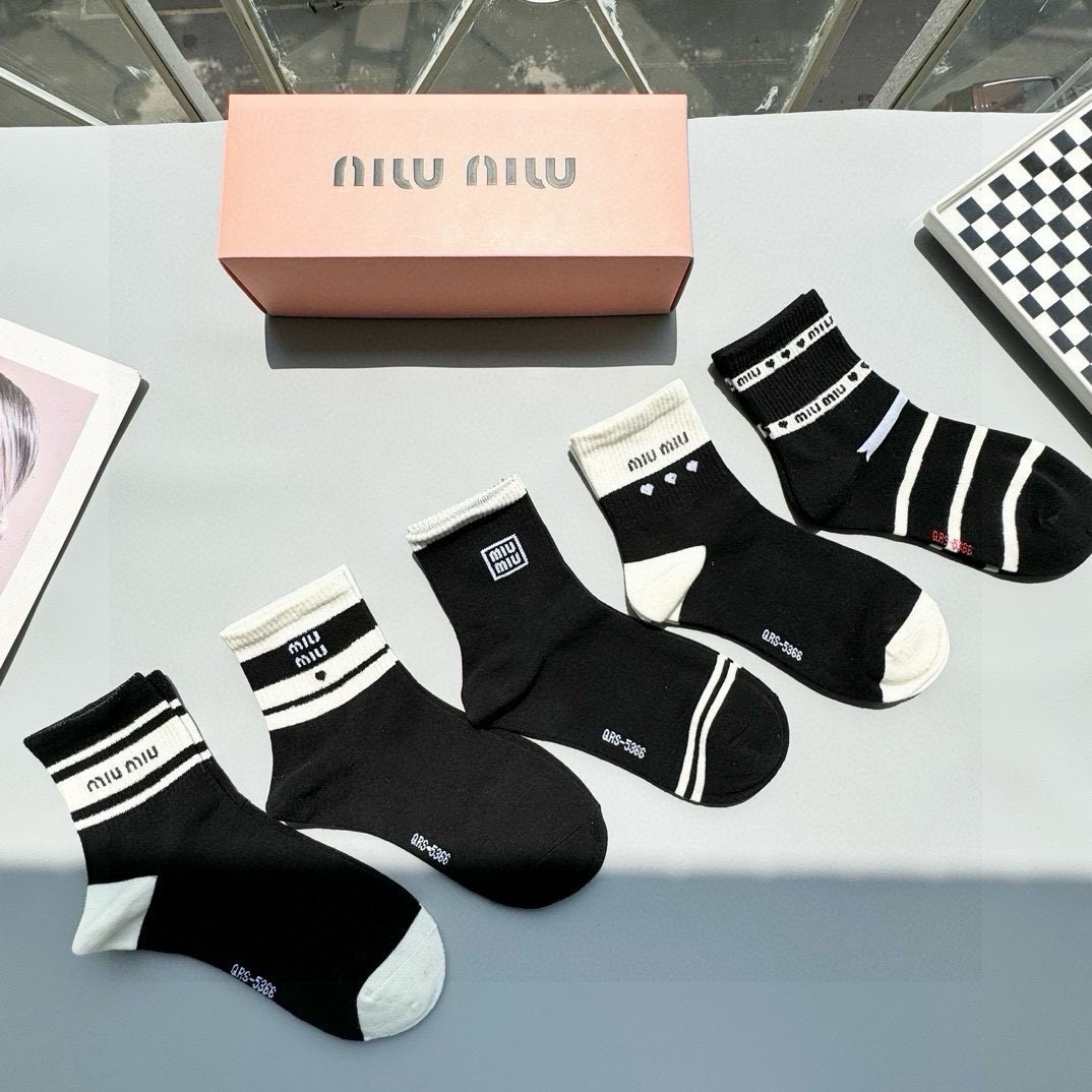   配包装【一盒五双】miumiu · 缪缪❗️高品质🔥超级爆款网红袜子❗️miu家官网同步字母中筒袜，