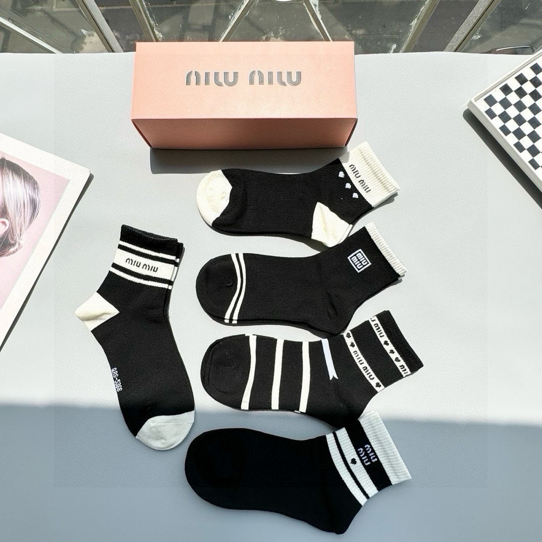   配包装【一盒五双】miumiu · 缪缪❗️高品质🔥超级爆款网红袜子❗️miu家官网同步字母中筒袜，