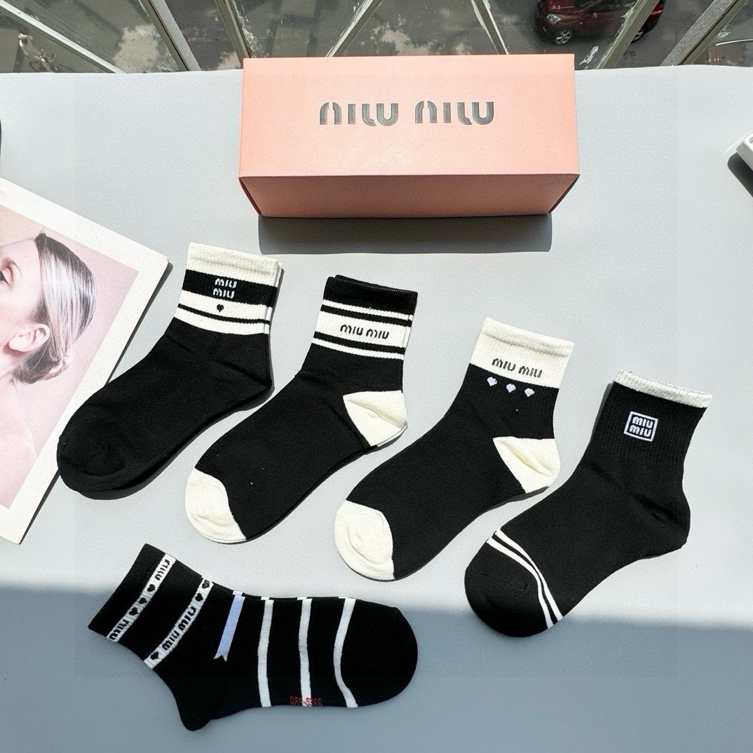   配包装【一盒五双】miumiu · 缪缪❗️高品质🔥超级爆款网红袜子❗️miu家官网同步字母中筒袜，