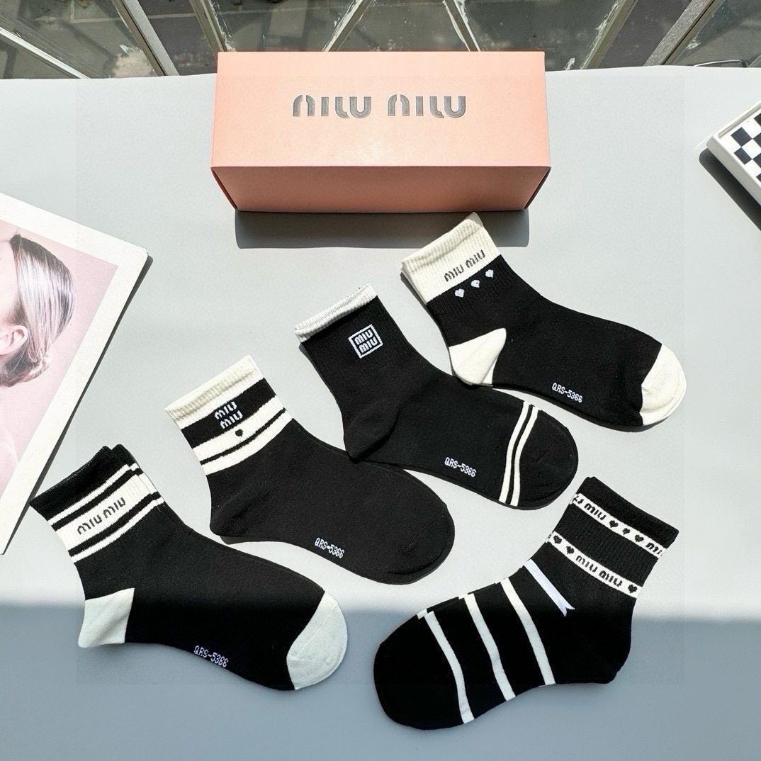   配包装【一盒五双】miumiu · 缪缪❗️高品质🔥超级爆款网红袜子❗️miu家官网同步字母中筒袜，
