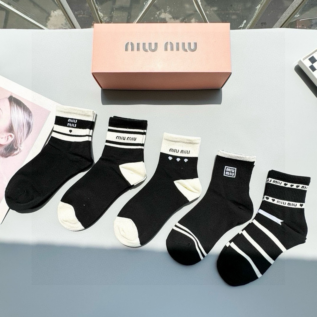   配包装【一盒五双】miumiu · 缪缪❗️高品质🔥超级爆款网红袜子❗️miu家官网同步字母中筒袜，
