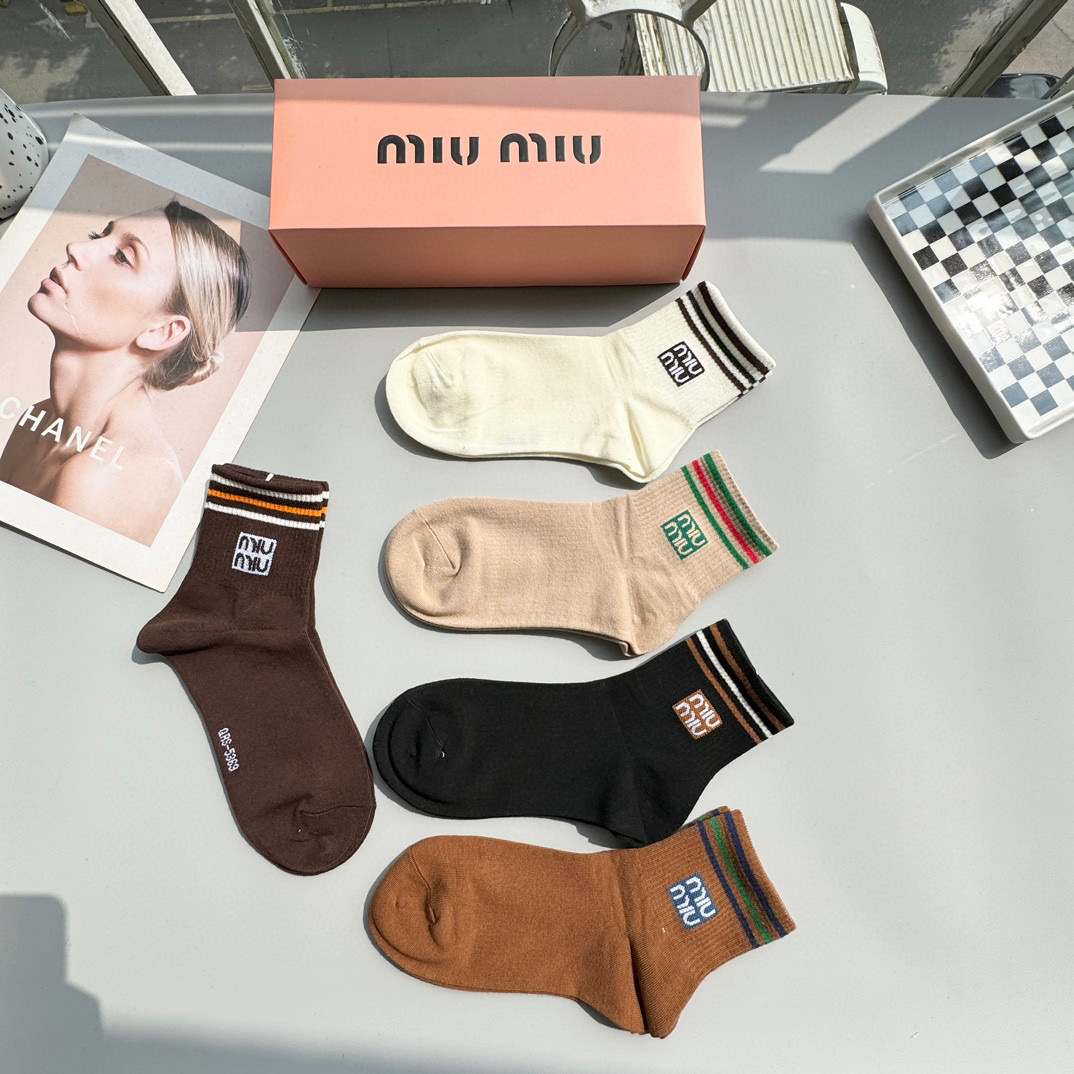   配包装【一盒五双】miumiu · 缪缪❗️高品质🔥超级爆款网红袜子❗️miu家官网同步字母中筒袜，