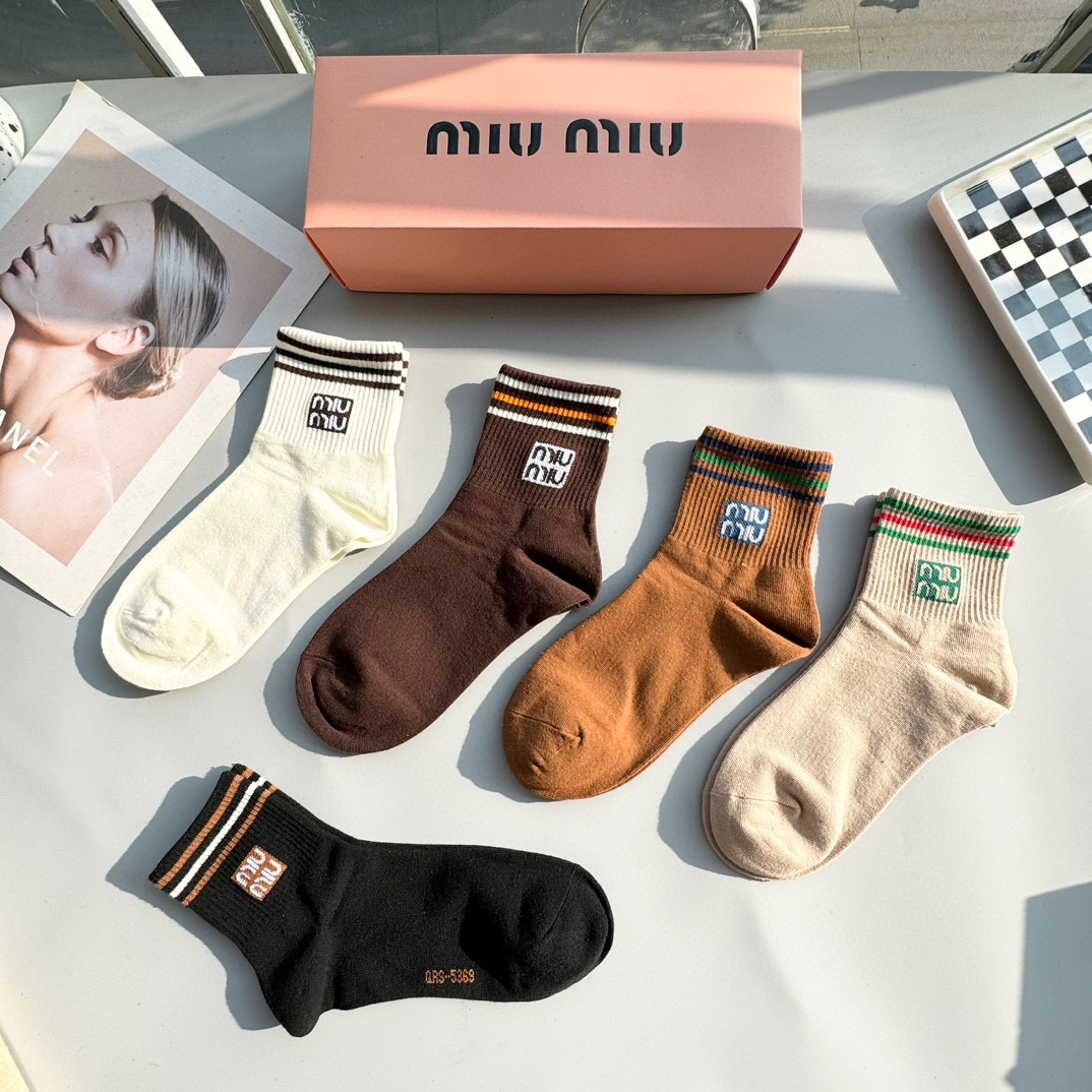   配包装【一盒五双】miumiu · 缪缪❗️高品质🔥超级爆款网红袜子❗️miu家官网同步字母中筒袜，