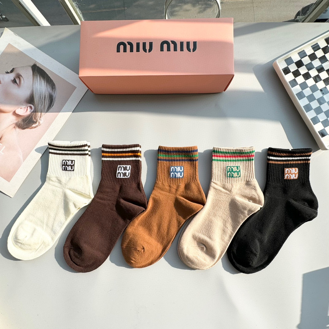   配包装【一盒五双】miumiu · 缪缪❗️高品质🔥超级爆款网红袜子❗️miu家官网同步字母中筒袜，