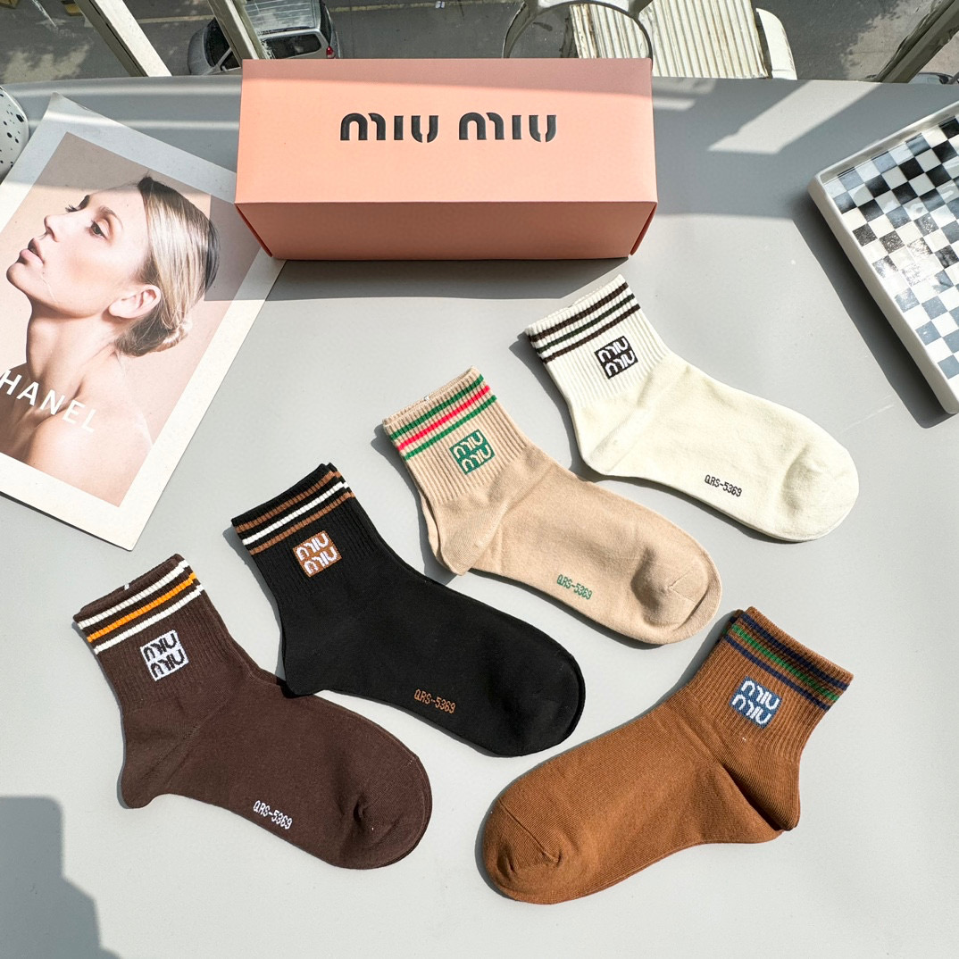   配包装【一盒五双】miumiu · 缪缪❗️高品质🔥超级爆款网红袜子❗️miu家官网同步字母中筒袜，