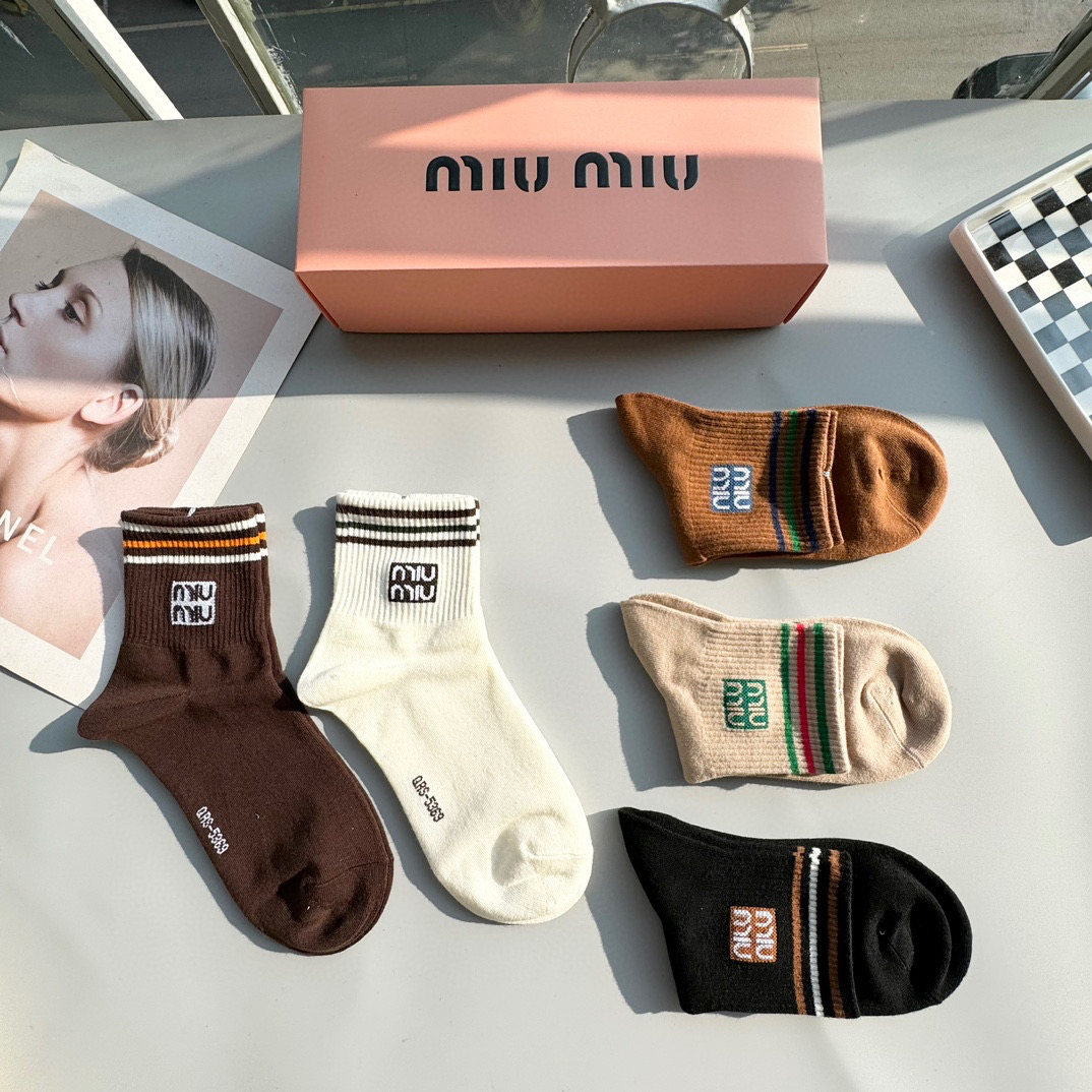   配包装【一盒五双】miumiu · 缪缪❗️高品质🔥超级爆款网红袜子❗️miu家官网同步字母中筒袜，