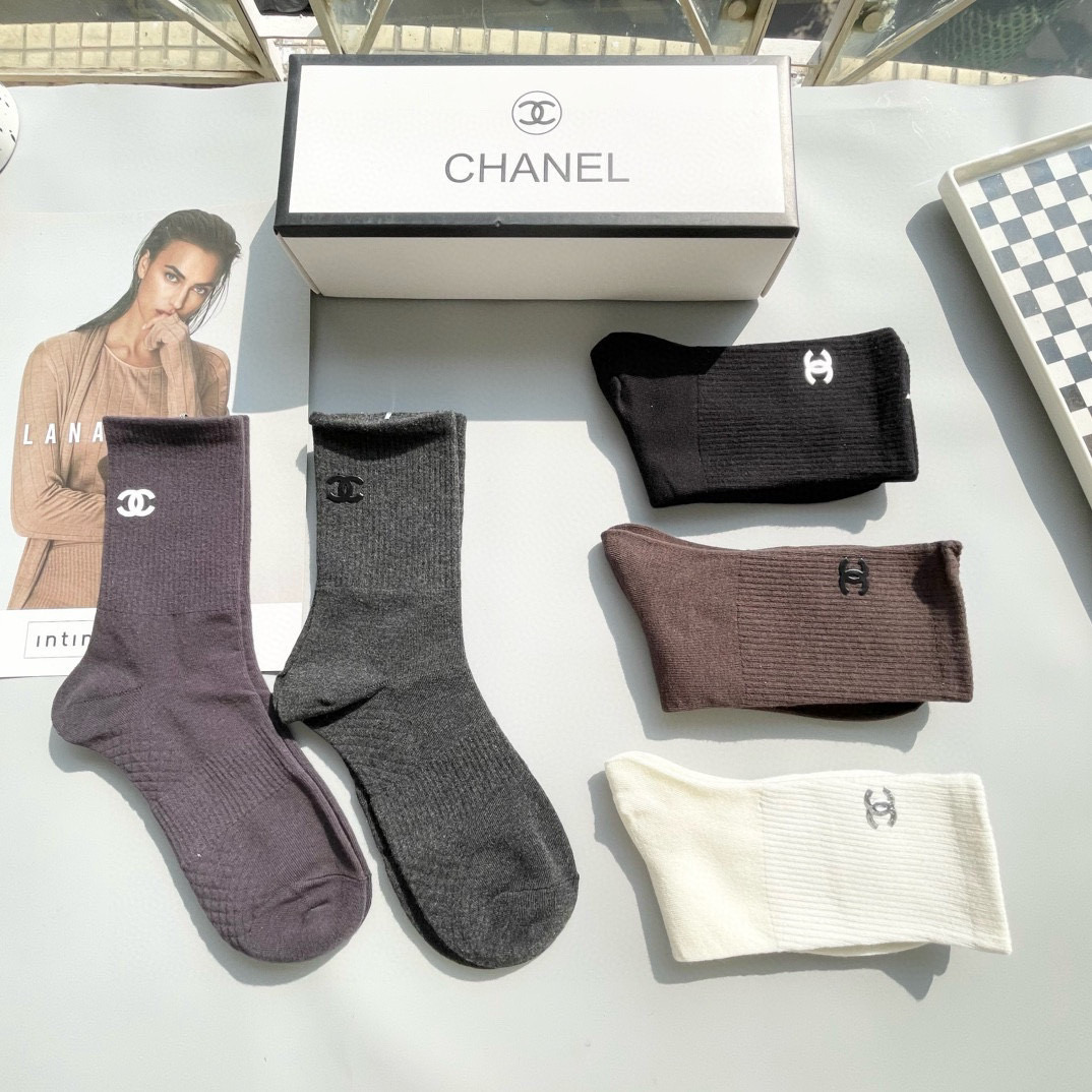  配包装【一盒五双】CHANEL · 香奈儿❗️高品质🔥超级爆款网红袜子❗️小香家官网同步字母中筒袜，i