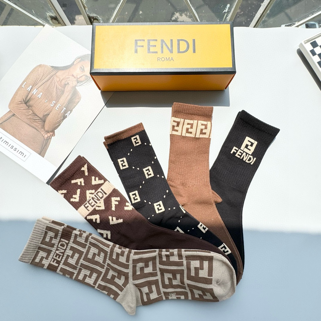  配包装【一盒五双】FENDI · 芬迪❗️大F新品高筒袜子❗️超级经典的双F标志，纯棉材质制造，透气舒