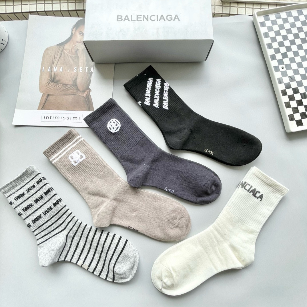  配包装【一盒五双】BALENCIAGA · 巴黎世家🌟 高品质🔥好看到爆炸欧美大牌中筒袜🔥男女款🌟潮人
