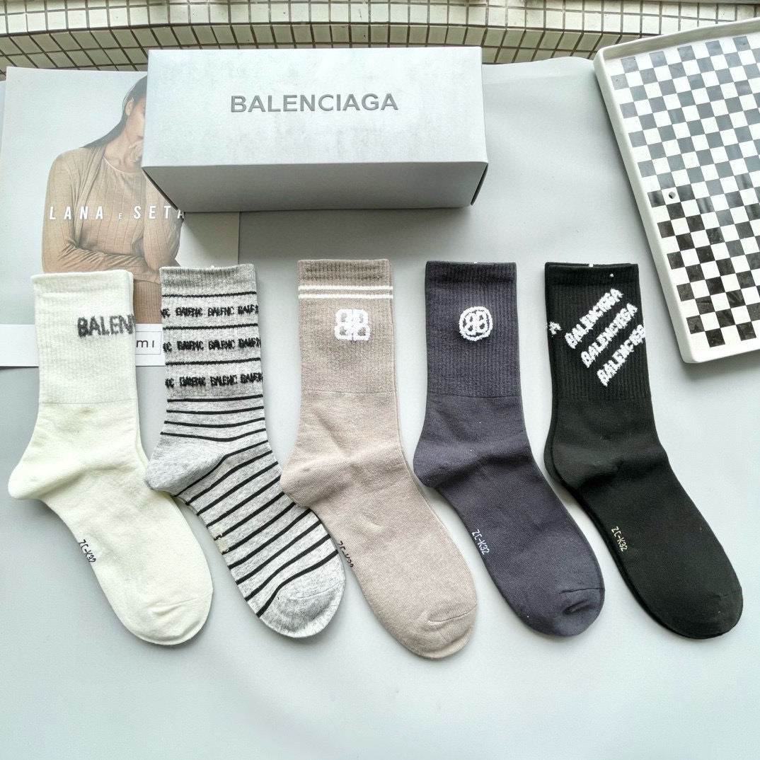  配包装【一盒五双】BALENCIAGA · 巴黎世家🌟 高品质🔥好看到爆炸欧美大牌中筒袜🔥男女款🌟潮人