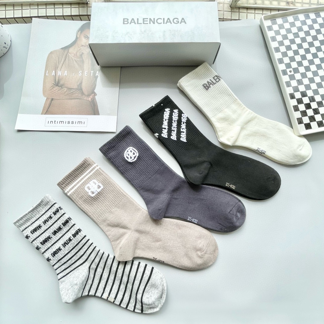 配包装【一盒五双】BALENCIAGA · 巴黎世家🌟 高品质🔥好看到爆炸欧美大牌中筒袜🔥男女款🌟潮人