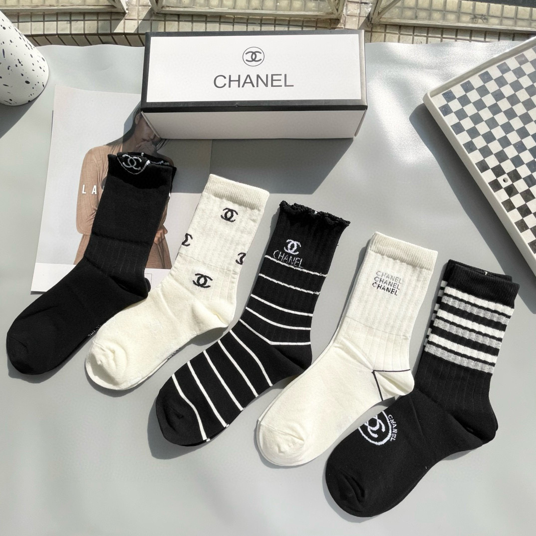   配包装【一盒五双】🌟Chanel 香奈儿 爆款高筒袜🌟高版本 ～好看到爆炸 欧美大牌高筒袜🔥🌟潮人必