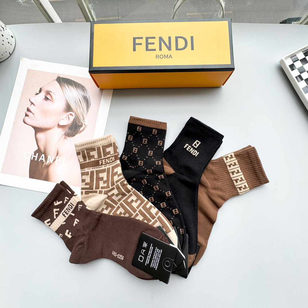  配包装【一盒五双】FENDI · 芬迪❗️大F新品男女款秋冬款中筒袜子❗️超级经典的双F标志，纯棉材质