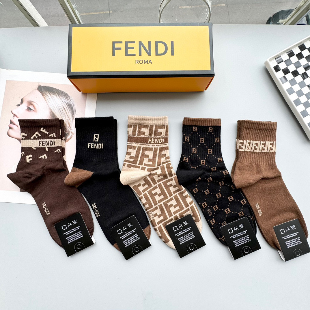  配包装【一盒五双】FENDI · 芬迪❗️大F新品男女款秋冬款中筒袜子❗️超级经典的双F标志，纯棉材质