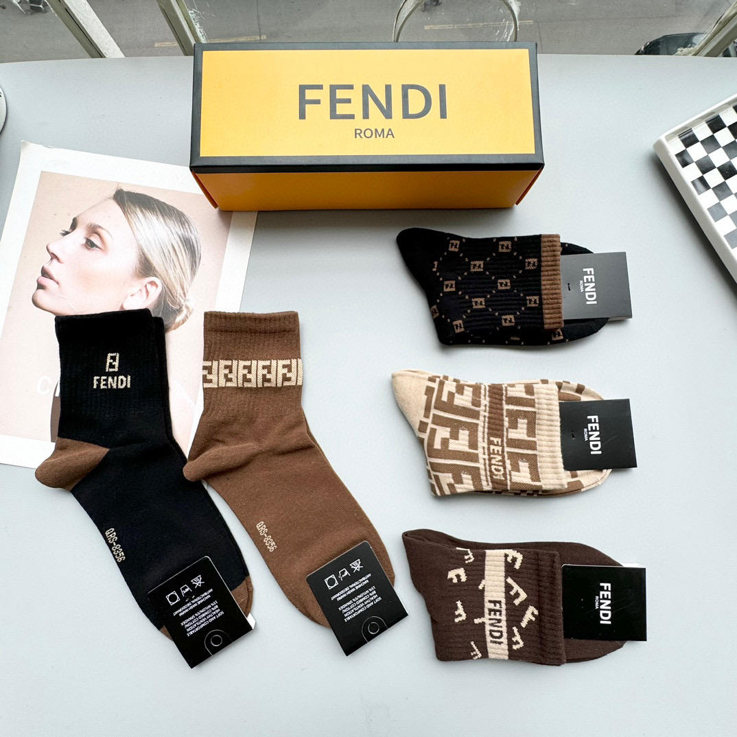  配包装【一盒五双】FENDI · 芬迪❗️大F新品男女款秋冬款中筒袜子❗️超级经典的双F标志，纯棉材质