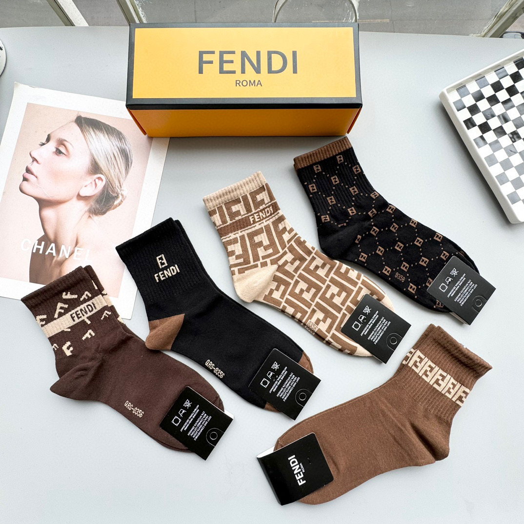  配包装【一盒五双】FENDI · 芬迪❗️大F新品男女款秋冬款中筒袜子❗️超级经典的双F标志，纯棉材质
