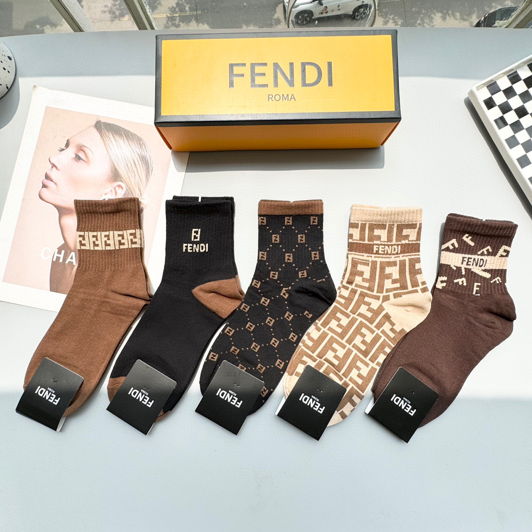  配包装【一盒五双】FENDI · 芬迪❗️大F新品男女款秋冬款中筒袜子❗️超级经典的双F标志，纯棉材质