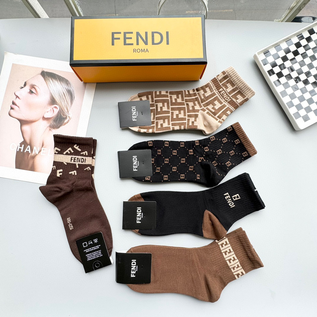  配包装【一盒五双】FENDI · 芬迪❗️大F新品男女款秋冬款中筒袜子❗️超级经典的双F标志，纯棉材质