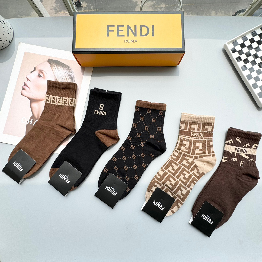  配包装【一盒五双】FENDI · 芬迪❗️大F新品男女款秋冬款中筒袜子❗️超级经典的双F标志，纯棉材质