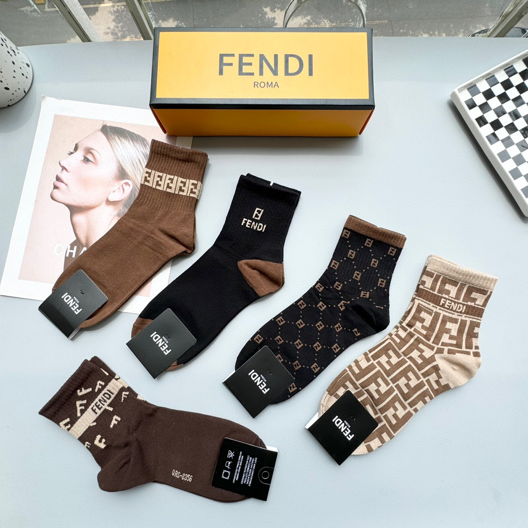  配包装【一盒五双】FENDI · 芬迪❗️大F新品男女款秋冬款中筒袜子❗️超级经典的双F标志，纯棉材质