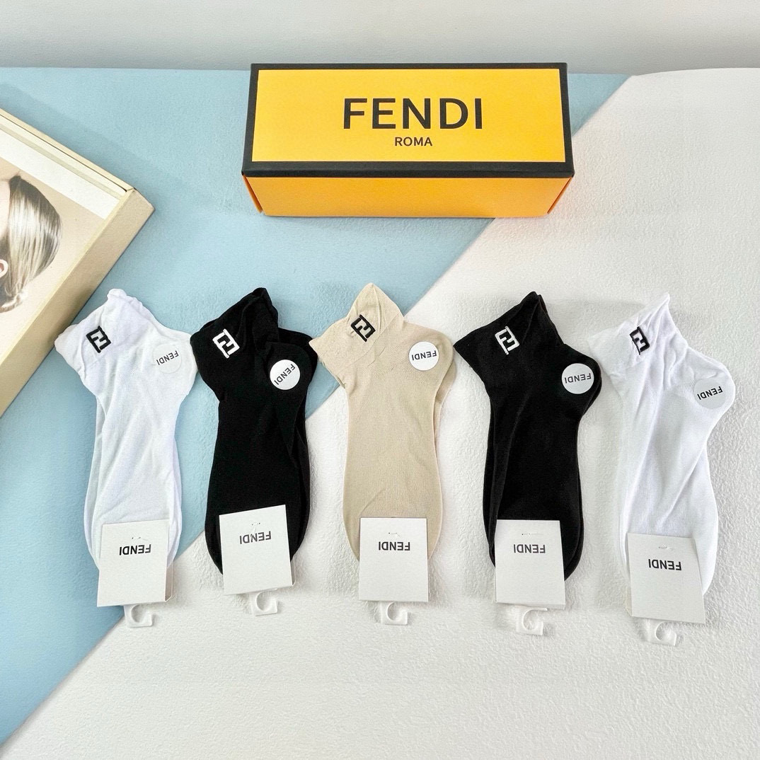  配包装【一盒五双】🌟FENDI芬迪🌟高版本 ～好看到爆炸 欧美大牌男女款船袜🔥🌟潮人必不能少的专柜代购