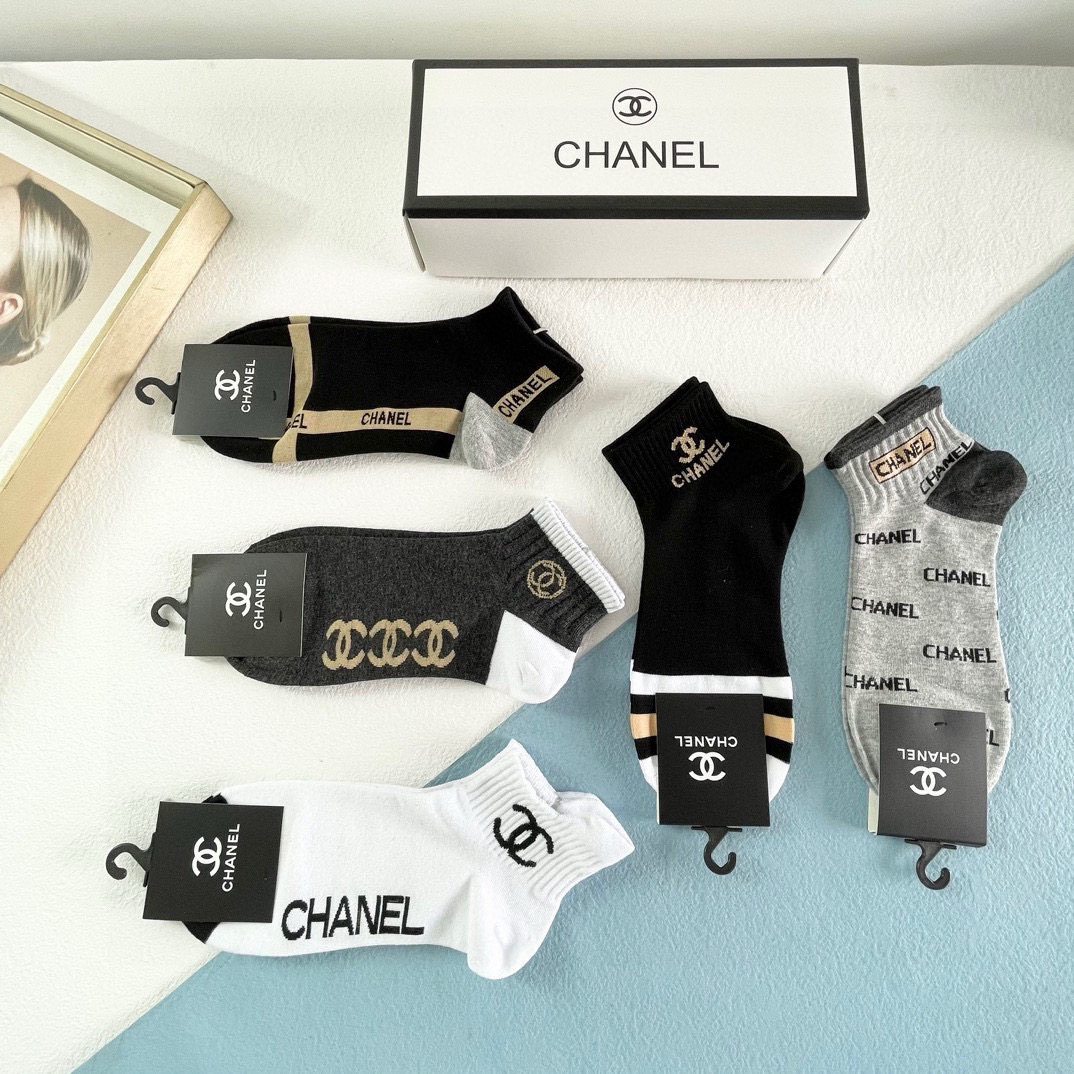   配包装【一盒五双】🌟Chanel 香奈儿 爆款船袜🌟高版本 ～好看到爆炸 欧美大牌船袜🔥男女款🌟潮人