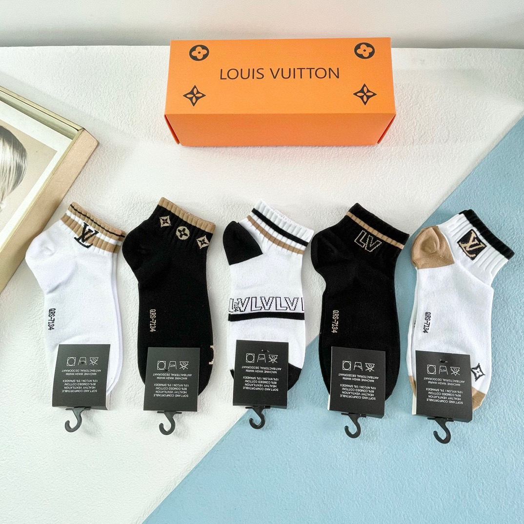 NO:299479,Packaging [one box and five pairs] LV Louis Vuitton, hot products, high-end version of ship socks ~ good to see explosion, European and American big-name ship socks, men and women, must-have counter purchasing quality. Socks, super high-end matching, fashionable and overwhelming, ah ah ah~~ Recommended and recommended~~ Must-in-one fashionable items!  !  socks, stockings, socks, louis vuitton, louis vuitton, socks19860909配包装【一盒五双】LV 路易威登 爆款 船袜高版本 ～好看到爆炸 欧美大牌船袜男女款潮人必不能少的专柜代购品质 袜子 ,搭配起来超高逼格 时髦度爆表啊啊啊啊～～推荐推荐推荐～～必入时髦小单品！！袜子,丝袜,袜子,louis vuitton,louis vuitton,socks,accessory