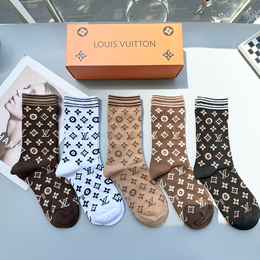 NO:299483,Packaging [one box and five pairs] LV Louis Vuitton, popular stockings, high-version, ~ good to see the explosion, European and American big-name stockings trendy counter purchasing quality, socks, super high-end matching, fashionable and overwhelming, ah ah ah~ Recommended and recommended~~ Must-in-class fashionable items!  !  socks, stockings, socks, louis vuitton, louis vuitton, socks19860909配包装【一盒五双】LV 路易威登 爆款 长筒袜高版本 ～好看到爆炸 欧美大牌长筒袜潮人必不能少的专柜代购品质 袜子 ,搭配起来超高逼格 时髦度爆表啊啊啊啊～～推荐推荐推荐～～必入时髦小单品！！袜子,丝袜,袜子,louis vuitton,louis vuitton,socks,accessory