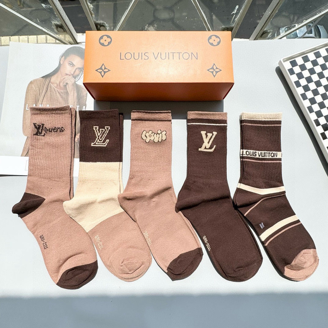 NO:299502,Packaging [one box and five pairs] LV Louis Vuitton, popular stockings, high-version, ~ good to see the explosion, European and American big-name stockings trendy counter purchasing quality, socks, super high-end matching, fashionable and overwhelming, ah ah ah~ Recommended and recommended~~ Must-in-class fashionable items!  !  socks, stockings, socks, louis vuitton, louis vuitton, socks19860909配包装【一盒五双】LV 路易威登 爆款 长筒袜高版本 ～好看到爆炸 欧美大牌长筒袜潮人必不能少的专柜代购品质 袜子 ,搭配起来超高逼格 时髦度爆表啊啊啊啊～～推荐推荐推荐～～必入时髦小单品！！袜子,丝袜,袜子,louis vuitton,louis vuitton,socks,accessory