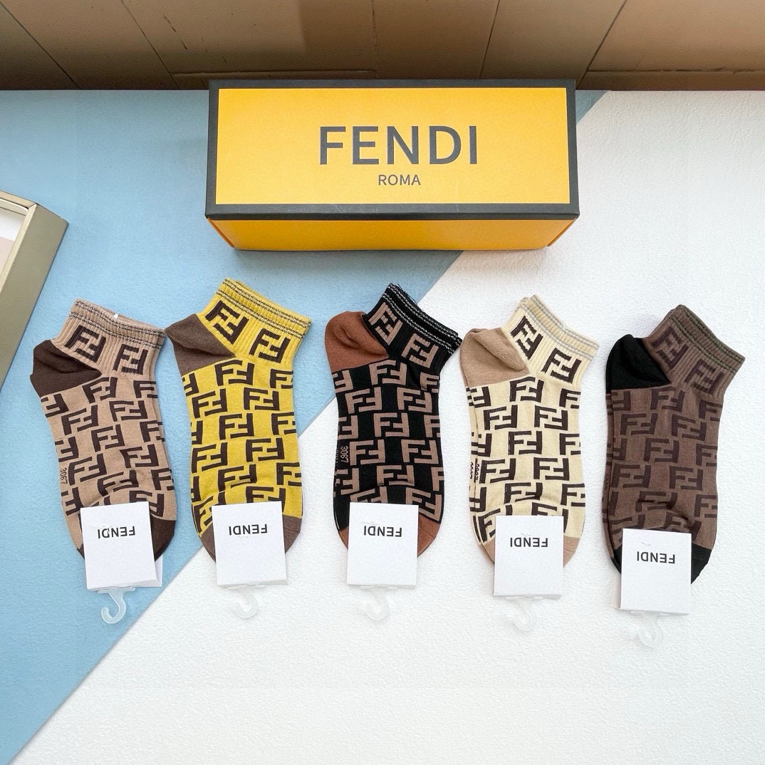 NO:299662,Packaging [one box and five pairs] FENDI Fendi~ It is easy to see the explosion. European and American big-name men and women's boat socks must be missed by fashionistas. Socks, which are super high-quality and fashionable. Ahhhhhh~~ Recommended and recommended~~ Must-in-one fashionable items!  !  !  socks, socks,fendi,fendi,socks19860909配包装【一盒五双】FENDI芬迪～好看到爆炸 欧美大牌男女款船袜潮人必不能少的专柜代购品质 袜子 ,搭配起来超高逼格 时髦度爆表啊啊啊啊～～推荐推荐推荐～～必入时髦小单品！！！袜子,袜子,fendi,fendi,socks,accessory
