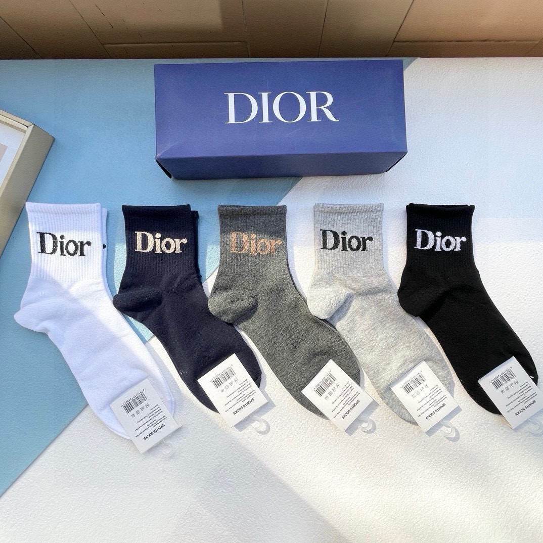 NO:299681,Packaging [one box and five pairs] European and American big brands Dior Dior is a must-have for men and women's fashion counter purchasing quality high-tube socks, which are super high-quality and fashionable, ah ah ah ah~~ Recommended and recommended~~ Must-in-class fashionable items!  !  !  socks, socks,dior,dior,socks19860909配包装【一盒五双】欧美大牌 Dior迪奥 好看到爆炸欧美大牌中筒袜男女款潮人必不能少的专柜代购品质高筒袜子 ,搭配起来超高逼格 时髦度爆表啊啊啊啊～～推荐推荐推荐～～必入时髦小单品！！！袜子,袜子,dior,dior,socks,accessory