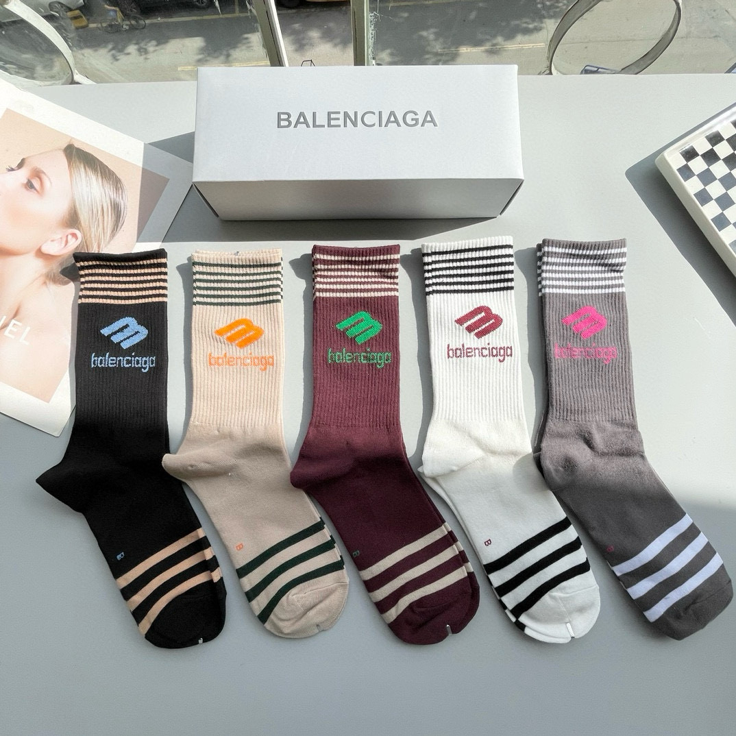  配包装【一盒五双】BALENCIAGA · 巴黎世家🌟 好看到爆炸欧美大牌高筒袜。男女款🌟潮人必不能少