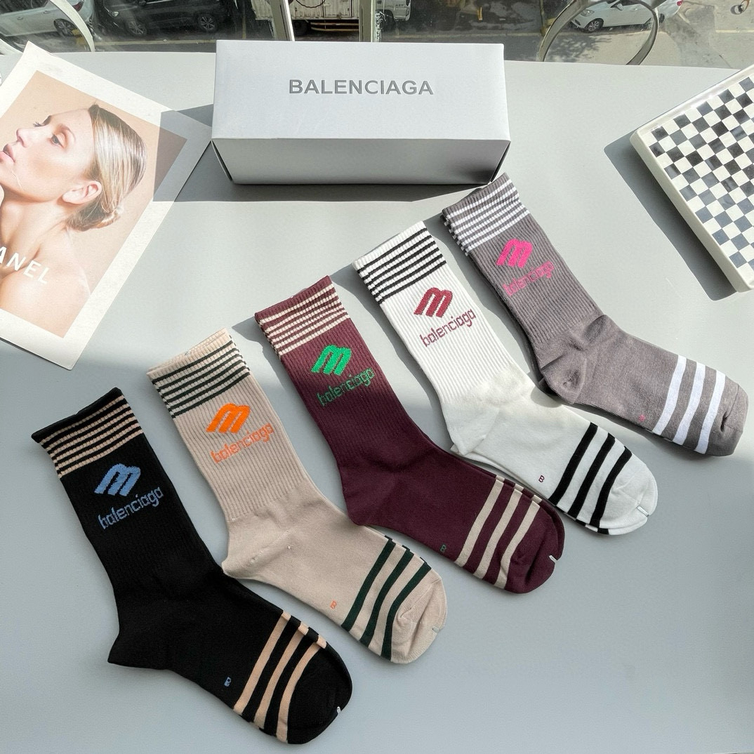  配包装【一盒五双】BALENCIAGA · 巴黎世家🌟 好看到爆炸欧美大牌高筒袜。男女款🌟潮人必不能少