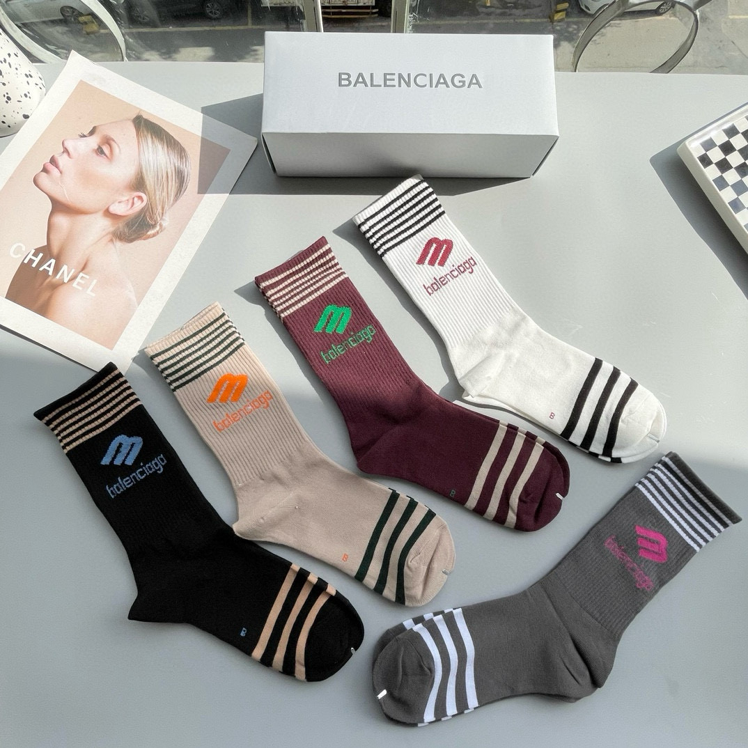 配包装【一盒五双】BALENCIAGA · 巴黎世家🌟 好看到爆炸欧美大牌高筒袜。男女款🌟潮人必不能少