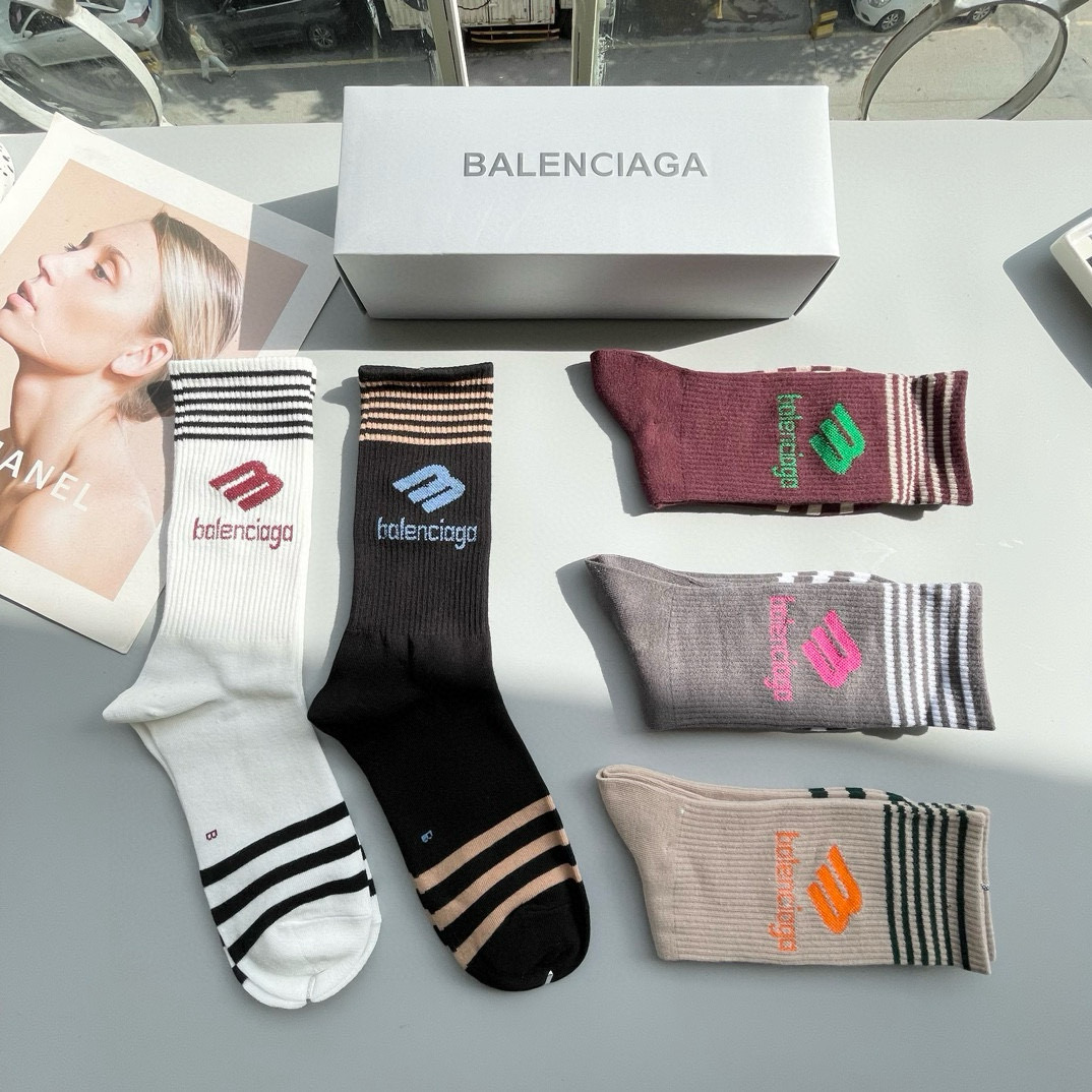  配包装【一盒五双】BALENCIAGA · 巴黎世家🌟 好看到爆炸欧美大牌高筒袜。男女款🌟潮人必不能少