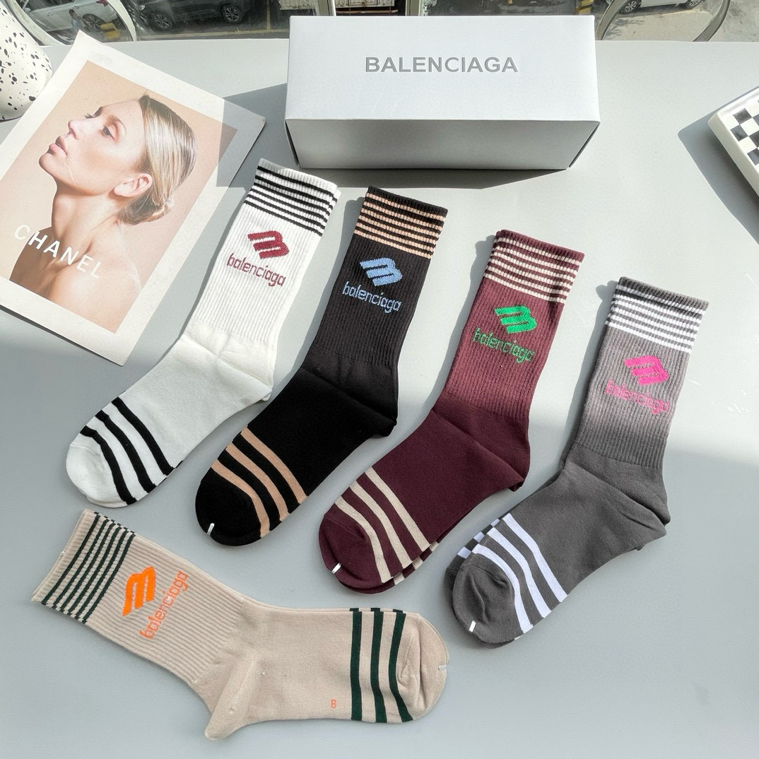  配包装【一盒五双】BALENCIAGA · 巴黎世家🌟 好看到爆炸欧美大牌高筒袜。男女款🌟潮人必不能少