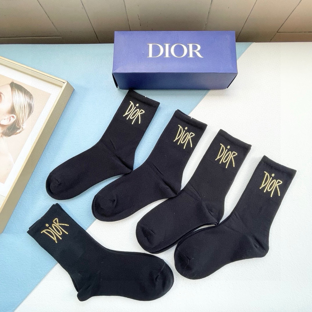  配包装【一盒五双】DIOR · 迪奥  D 家新品烫金纯黑短筒男女款袜子❗️专柜同步长袜，超级经典的D