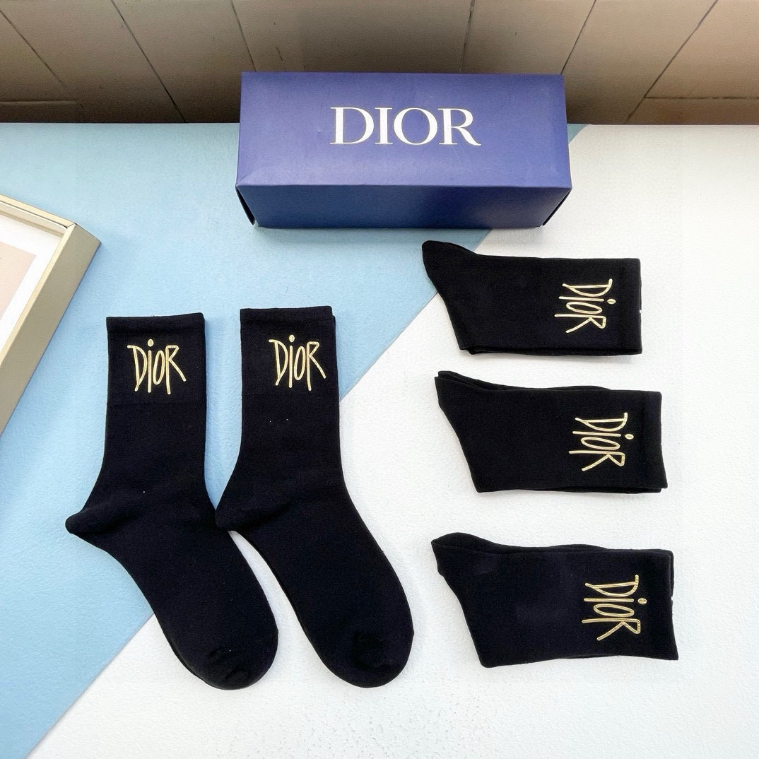  配包装【一盒五双】DIOR · 迪奥  D 家新品烫金纯黑短筒男女款袜子❗️专柜同步长袜，超级经典的D